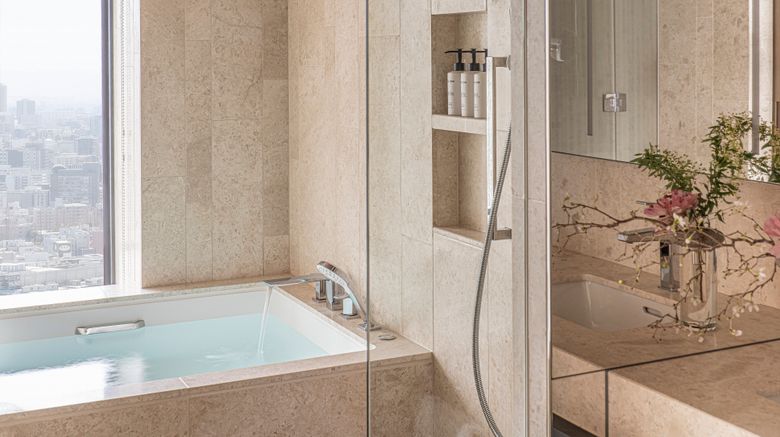 <b>Four Seasons Hotel Osaka Room</b>. Images powered by <a href="https://www.leonardoworldwide.com/" title="Leonardo Worldwide" target="_blank">Leonardo</a>.