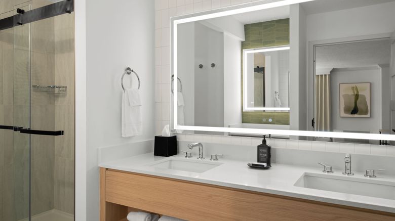 <b>Sheraton Sand Key Resort Room</b>. Images powered by <a href="https://www.leonardoworldwide.com/" title="Leonardo Worldwide" target="_blank">Leonardo</a>.