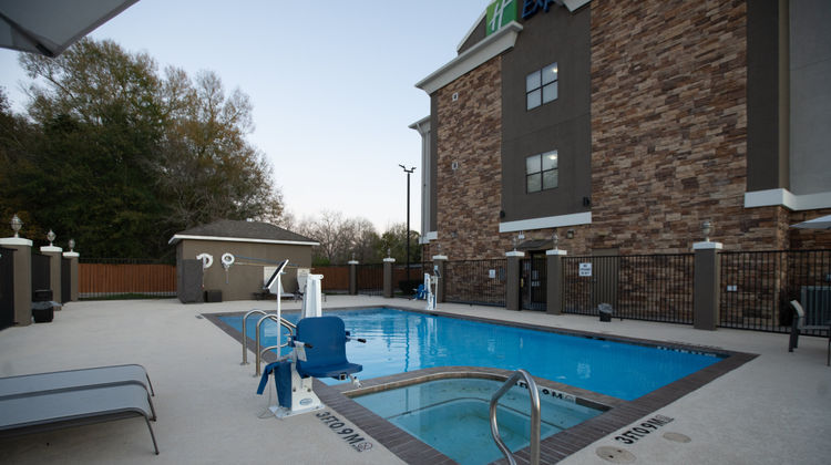 Holiday Inn Express Cleveland Pool