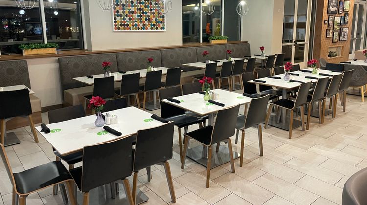 Holiday Inn Atlanta-Gas South Arena Area Restaurant