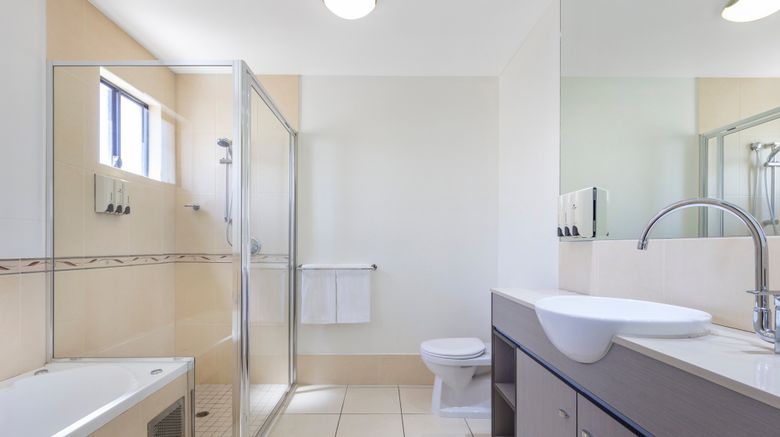 <b>Piermonde Apartments, Cairns Room</b>. Images powered by <a href="https://www.leonardoworldwide.com/" title="Leonardo Worldwide" target="_blank">Leonardo</a>.