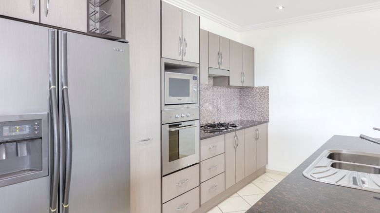 <b>Piermonde Apartments, Cairns Room</b>. Images powered by <a href="https://www.leonardoworldwide.com/" title="Leonardo Worldwide" target="_blank">Leonardo</a>.