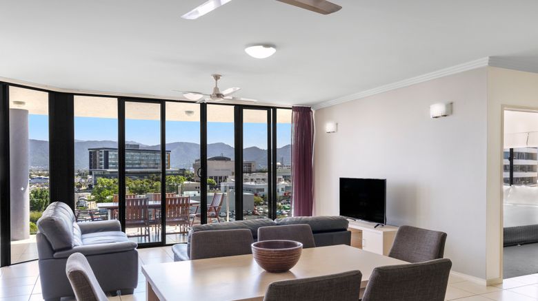 <b>Piermonde Apartments, Cairns Room</b>. Images powered by <a href="https://www.leonardoworldwide.com/" title="Leonardo Worldwide" target="_blank">Leonardo</a>.