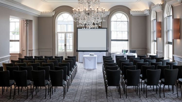 Queen's Hotel Cheltenham Meeting
