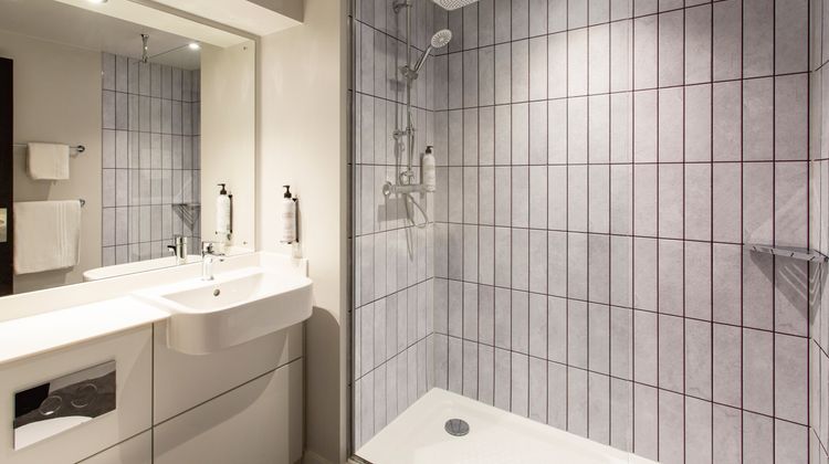Premier Inn City Center (Buchanan) Room