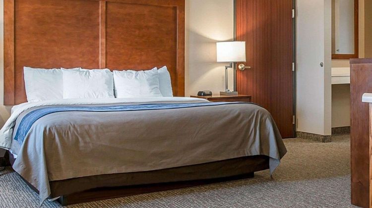 Bluffton Inn & Suites Room