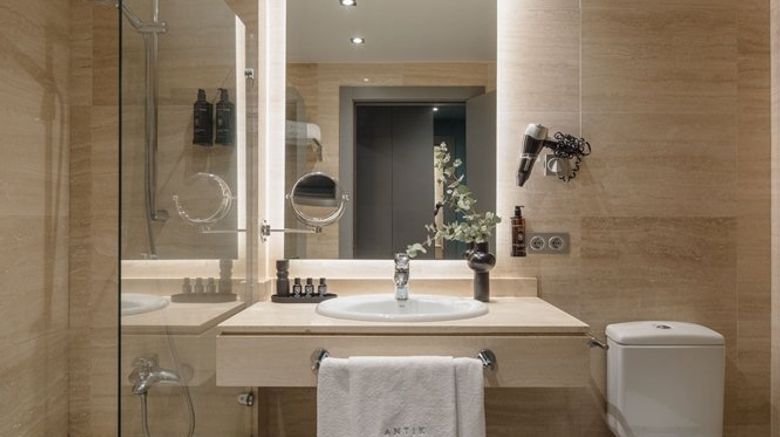 <b>Antik San Sebastian Room</b>. Images powered by <a href="https://www.leonardoworldwide.com/" title="Leonardo Worldwide" target="_blank">Leonardo</a>.