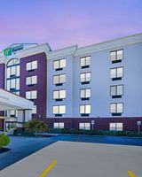 Holiday Inn Express Hotel & Suites
