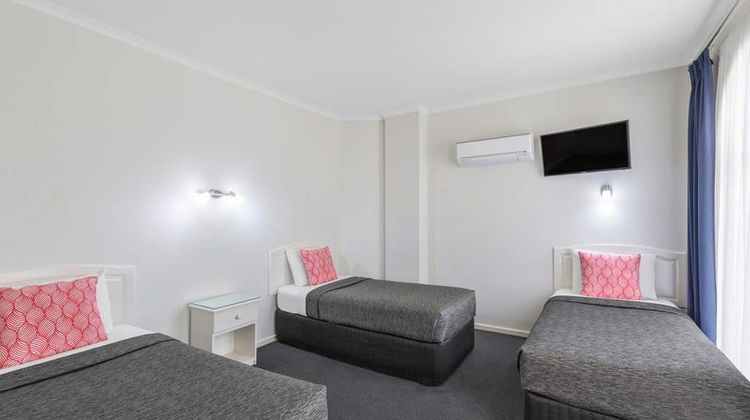 Cathedral Motor Inn Suite