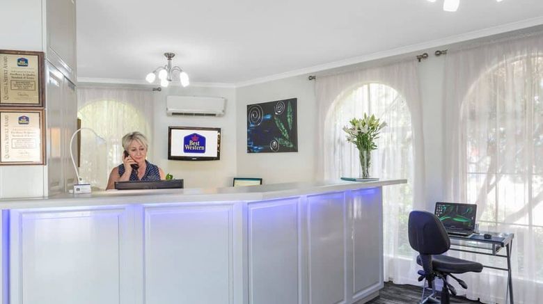 <b>Cathedral Motor Inn Lobby</b>. Images powered by <a href="https://www.leonardoworldwide.com/" title="Leonardo Worldwide" target="_blank">Leonardo</a>.