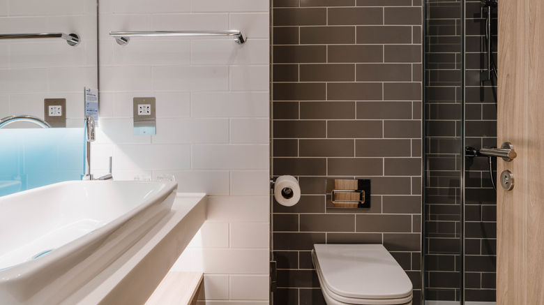<b>Holiday Inn Express Liverpool-Central Room</b>. Images powered by <a href="https://www.leonardoworldwide.com/" title="Leonardo Worldwide" target="_blank">Leonardo</a>.