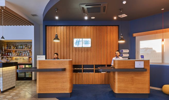 Holiday Inn Express Malta Exterior
