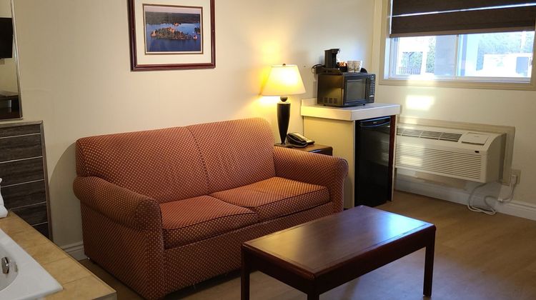 Riviera Inn & Suites Suite