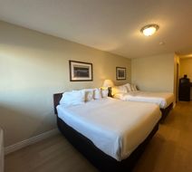 Riviera Inn & Suites Room