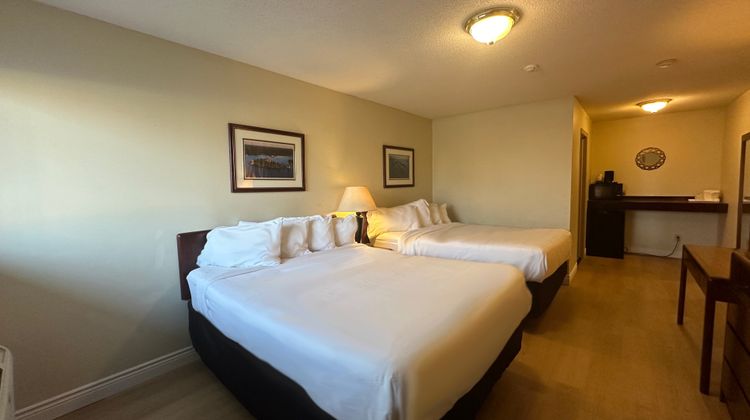 Riviera Inn & Suites Room