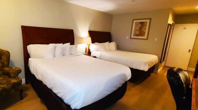 Riviera Inn & Suites Room