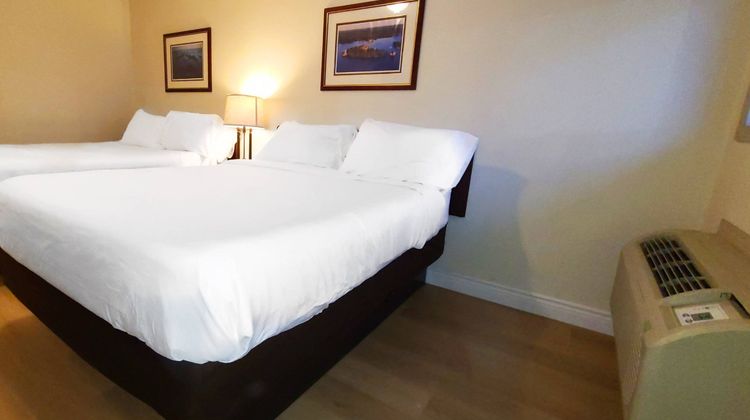 Riviera Inn & Suites Room