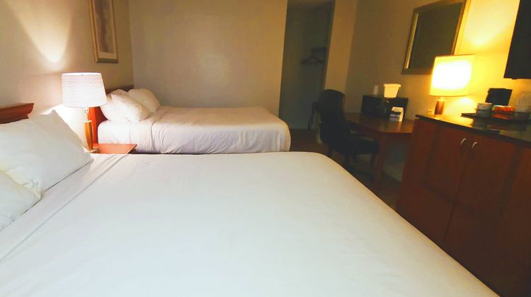 Riviera Inn & Suites Room