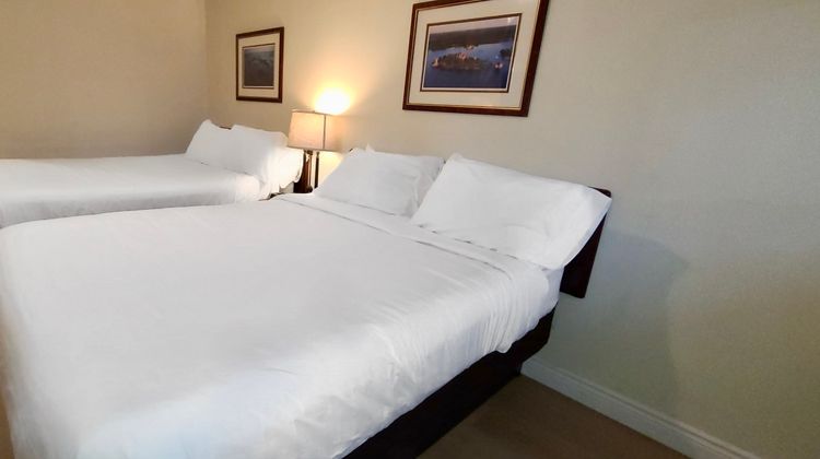 Riviera Inn & Suites Room