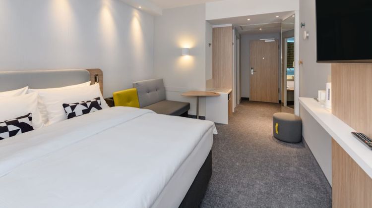 Holiday Inn Express Airport Room
