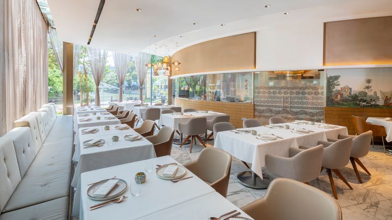 <b>Grand Copthorne Waterfront Hotel Restaurant</b>. Images powered by <a href="https://www.leonardoworldwide.com/" title="Leonardo Worldwide" target="_blank">Leonardo</a>.