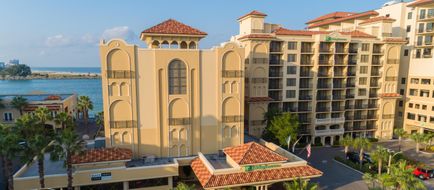 Holiday Inn Hotel & Suites Exterior