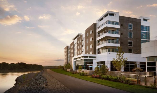 The Landing Hotel Exterior