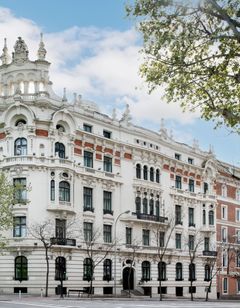AC Palacio del Retiro, Autograph Collect