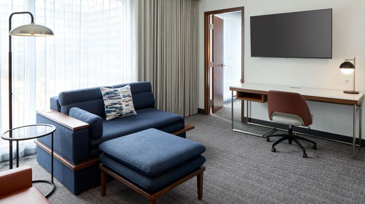Courtyard Montreal Laval Suite