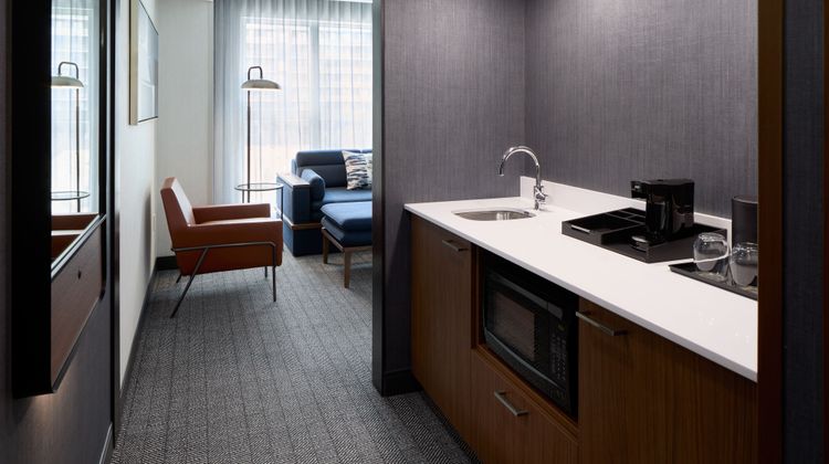 Courtyard Montreal Laval Suite