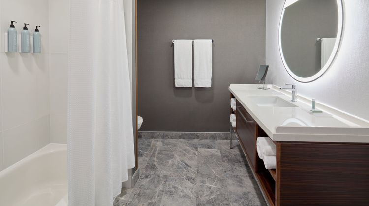 Courtyard Montreal Laval Room