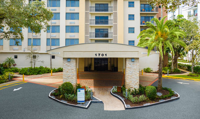 Holiday Inn Express & Suites Plantation Exterior