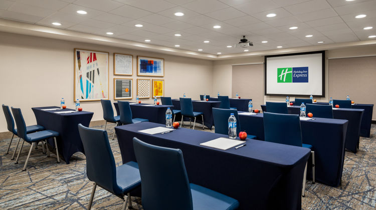 Holiday Inn Express Hotel & Suites Meeting