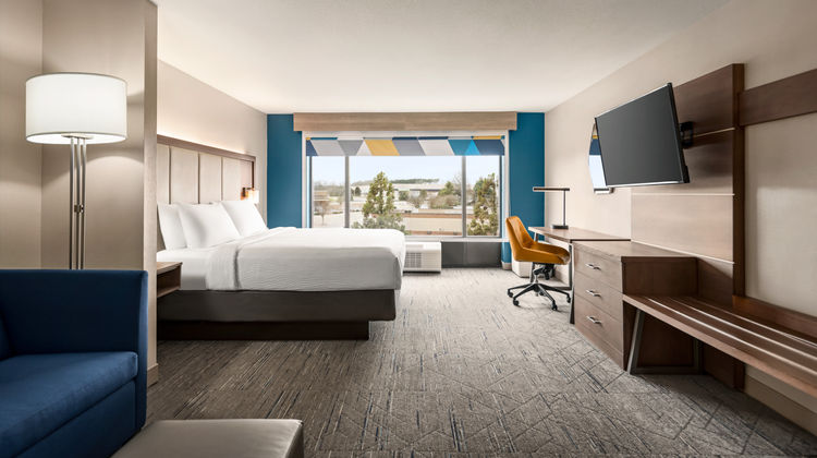 Holiday Inn Express Hotel & Suites Room
