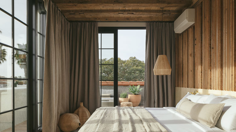 <b>Drift Santa Barbara Room</b>. Images powered by <a href="https://www.leonardoworldwide.com/" title="Leonardo Worldwide" target="_blank">Leonardo</a>.