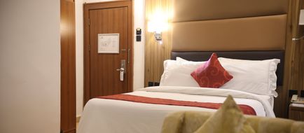 Bolton White Hotels and Apartments Room