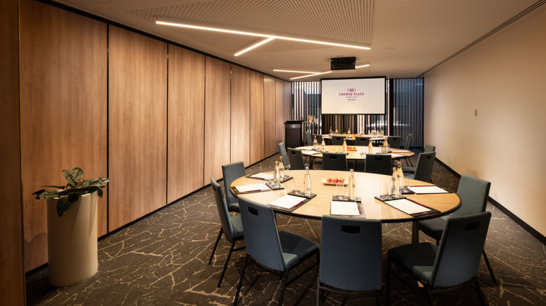 <b>Crowne Plaza Adelaide Meeting</b>. Images powered by <a href="https://www.leonardoworldwide.com/" title="Leonardo Worldwide" target="_blank">Leonardo</a>.