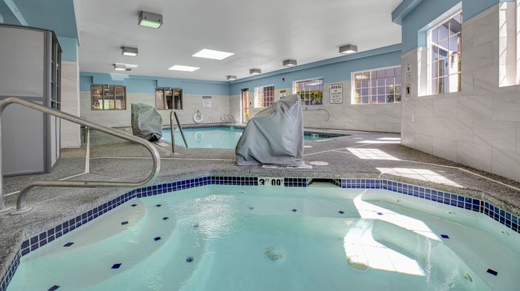 Holiday Inn Express & Stes Janzten Beach Spa
