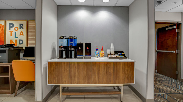 Holiday Inn Express & Stes Janzten Beach Lobby