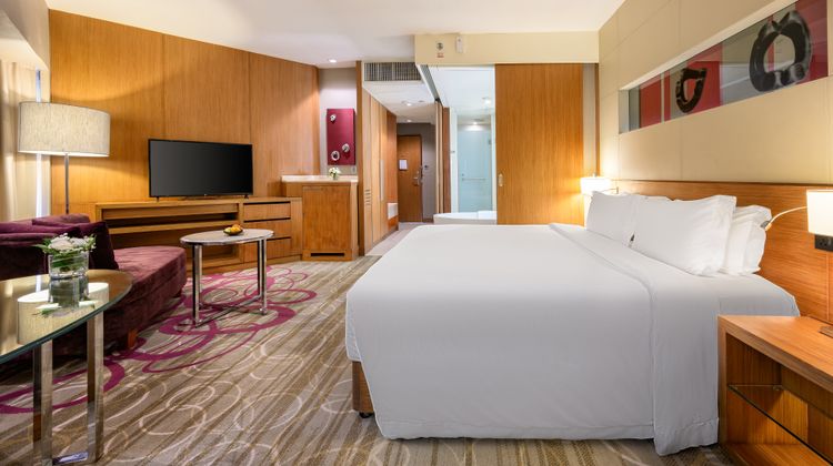 Centara Grand at Central Plaza Ladprao Suite