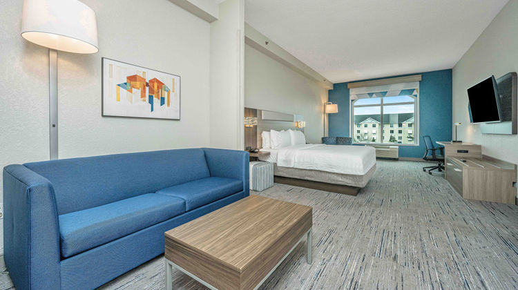 Holiday Inn Express Hotel & Suites Suite