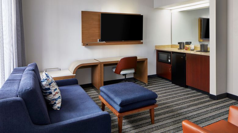 <b>Courtyard by Marriott Nashville Downtown Room</b>. Images powered by <a href="https://www.leonardoworldwide.com/" title="Leonardo Worldwide" target="_blank">Leonardo</a>.
