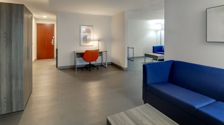 Holiday Inn Express Suite
