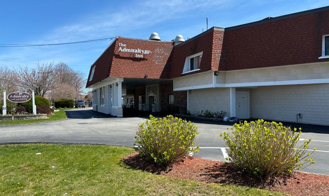 Admiralty Inn & Suites - Red Collection Exterior