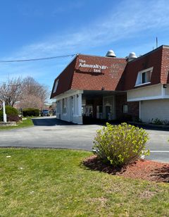 Admiralty Inn & Suites - Red Collection