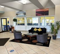 Admiralty Inn & Suites - Red Collection Lobby