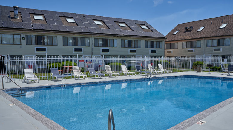 <b>Admiralty Inn & Suites - Red Collection Pool</b>. Images powered by <a href="https://www.leonardoworldwide.com/" title="Leonardo Worldwide" target="_blank">Leonardo</a>.