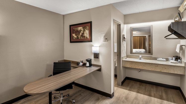 Red Roof Inn Enfield Room