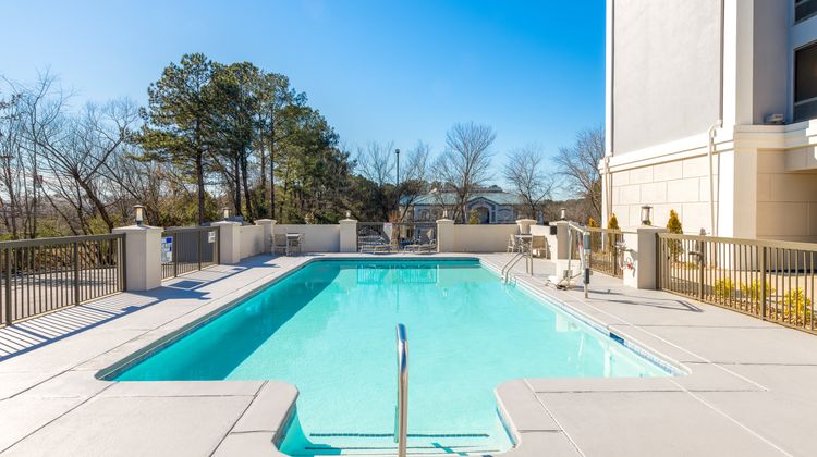 Holiday Inn Express Atlanta W Theme Park Pool