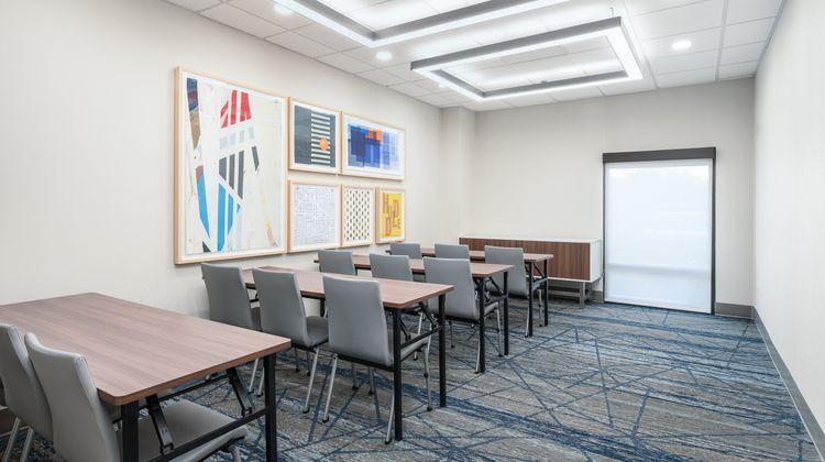 Holiday Inn Express Atlanta W Theme Park Meeting